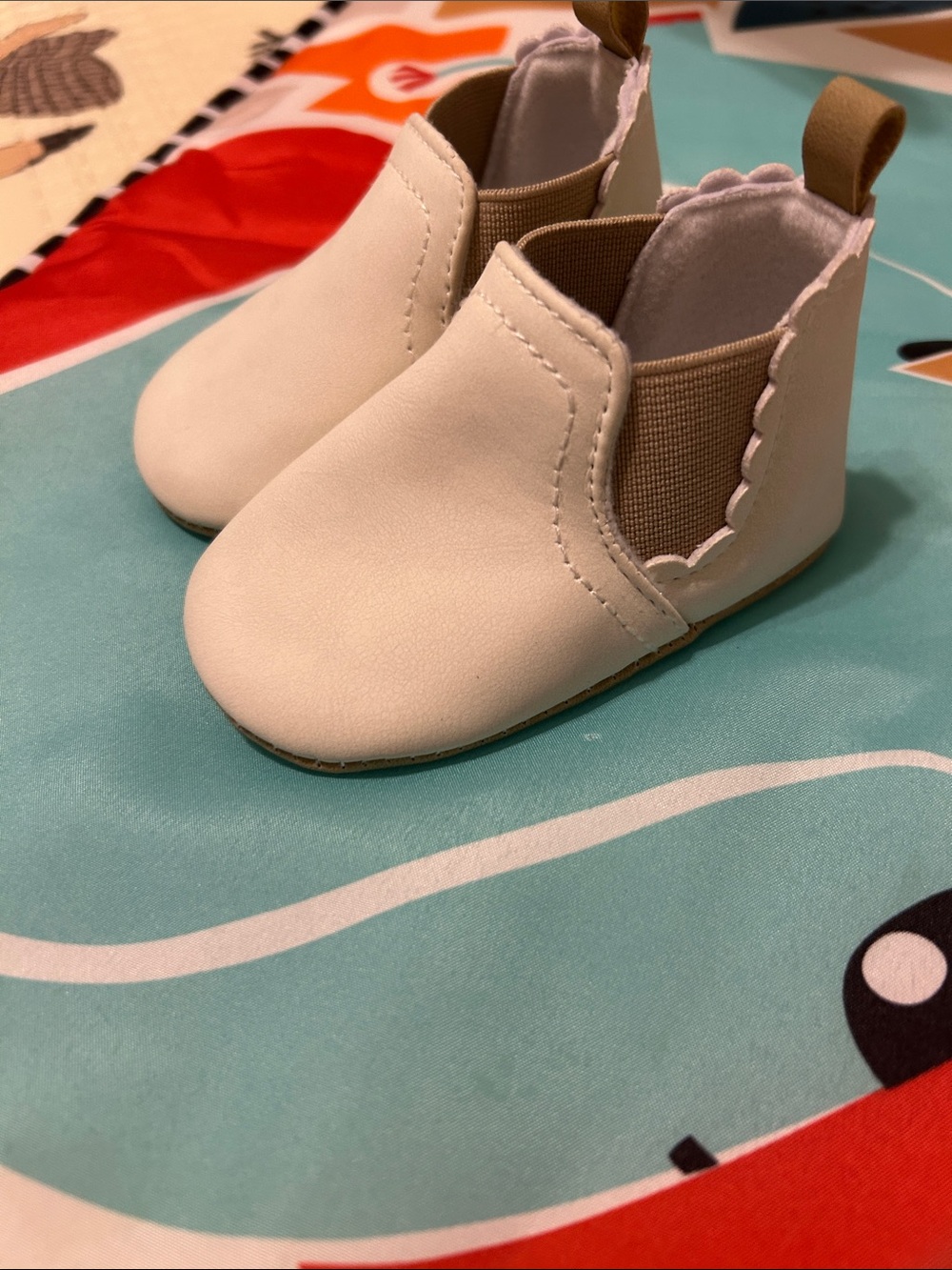 Carter's boots 0-3 m